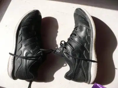 SOULIERS NIKE NOIR ( NIKE ZOOM ) GRANDEUR 9.5, View more