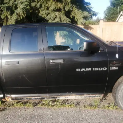 Great work or farm vehicle has some rust and crack in windshield Needs tune-up not used in over a ye...