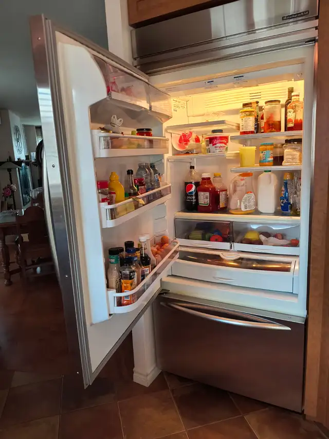 To be seized! KitchenAid stainless fridge in perfect condition - $40062863729780354121