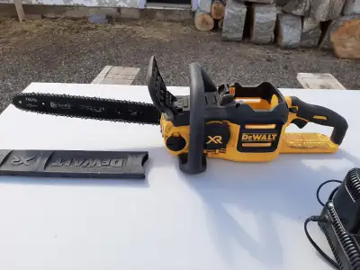 for sale Dewalt 40v lithium chainsaw 16 inch comes with charger and battery pack, 2 extra new chains...