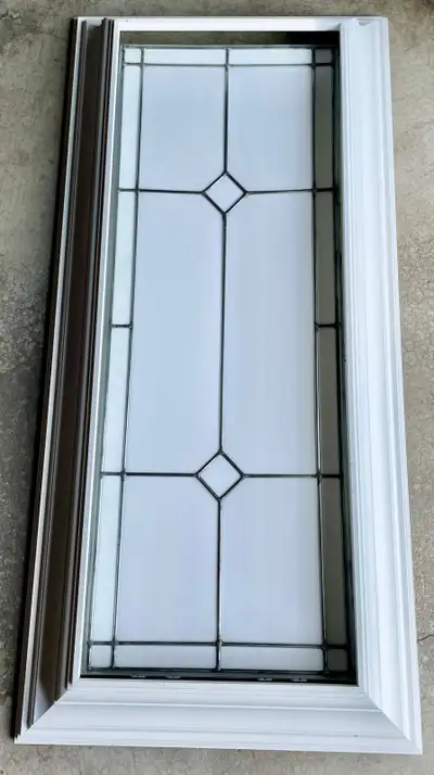 Kitchen ceiling light fixture with crown molding and insert glasses. 4 strips of 48” LED light tubes...