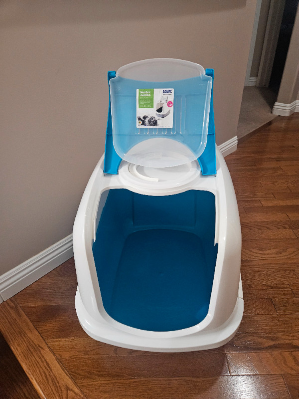 Litter box with lid in Accessories in Edmonton - Image 4