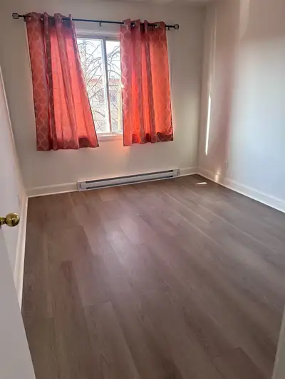 PRICE NÉGOCIABLE Renovated 3½ in parc extension (available May/June/July 2026) Suitable for a profes...