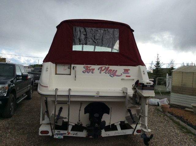 1989 Sea Ray 23 foot Cuddy Cabin in Powerboats & Motorboats in Fort St. John - Image 3