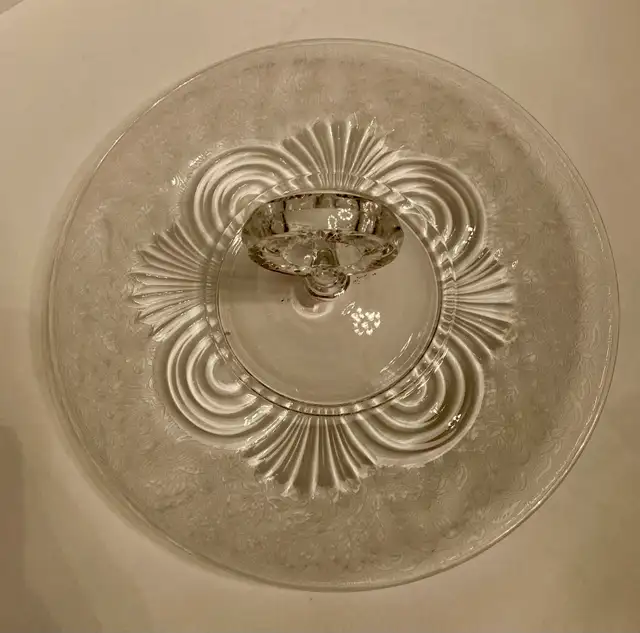 Vintage Art Deco Depression Glass Serving Tray in Arts & Collectibles in Grand Bend - Image 3