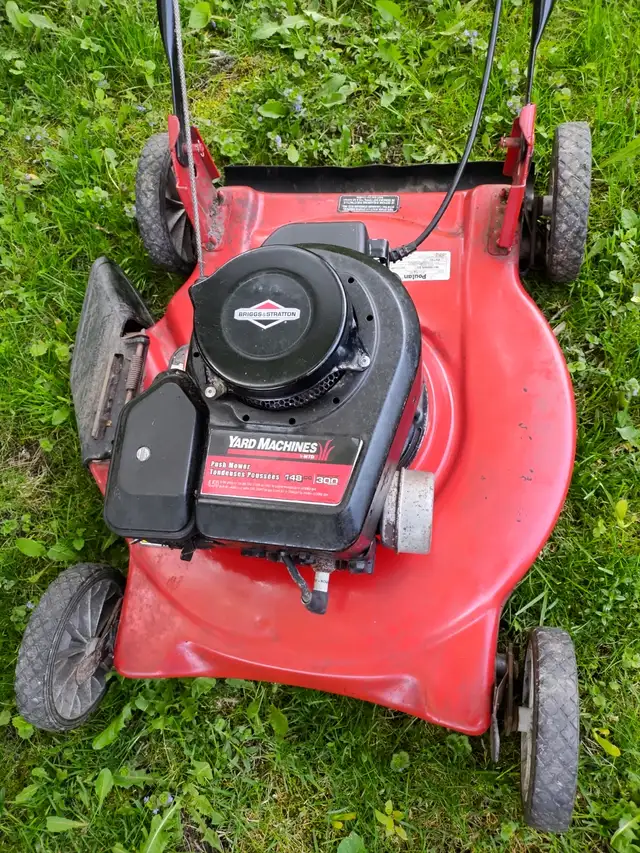Tondeuse à gazon à essence 20". 50$. in Lawnmowers & Leaf Blowers in Longueuil / South Shore - Image 3