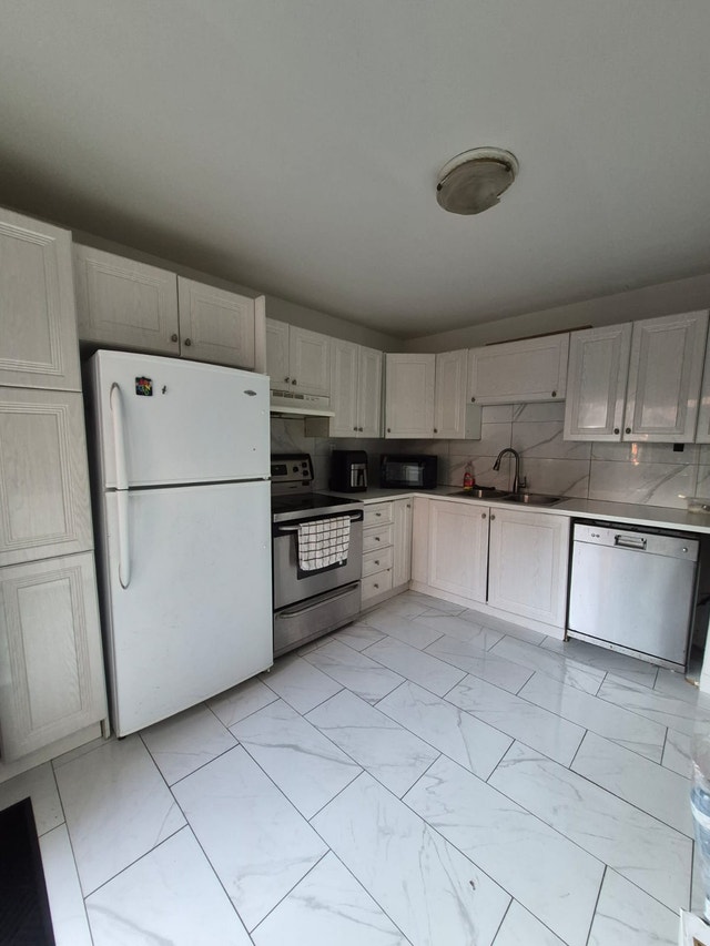 Chambre/Room – Métro Église – 865$ tout inclus/all included — photo 2