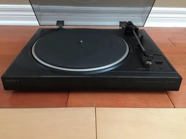 Sony Turntable in General Electronics in Markham / York Region - Image 5