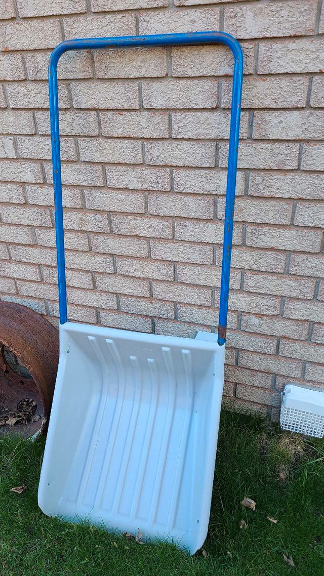 Snow shovel/sleigh/pusher in Outdoor Tools & Storage in Owen Sound