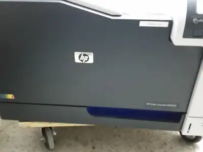 HP Color LaserJet Professional CP5225dn Workgroup Laser Printer CE712A large format 12 x18 good tone...