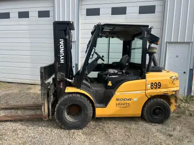 2017 Hyundai 10,000# forklift 3stg mast,sideshift,wide carriage, good rubber,Cummins diesel,cab, mis...