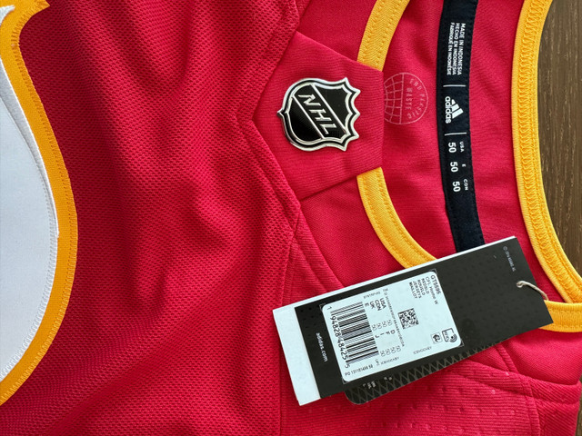 Calgary Flames Jersey  in Other in Calgary - Image 2