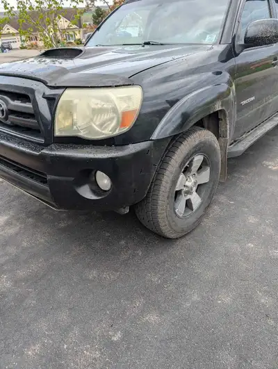 2006 Toyota Tacoma TRD Sport double cab. 435000 km. Runs fine. Hardly any body rust with the excepti...