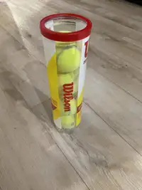 Raquette de tennis + 4 balles