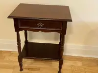 SMALL END TABLE OR NIGHTSTAND WITH DRAWER…