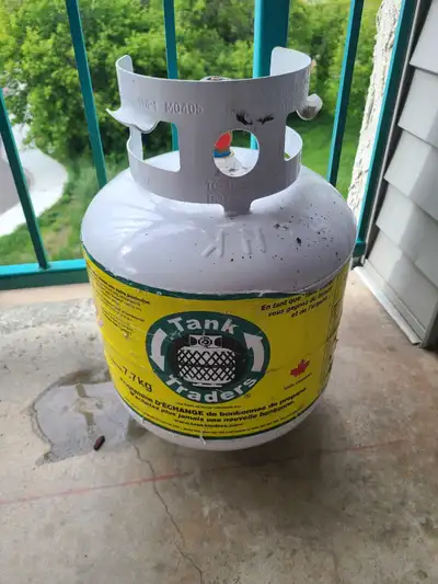 This is a pre-owned 7.7kg Tank Traders propane tank, perfect for your backyard grilling adventures o...