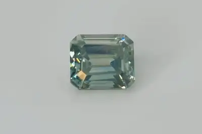 Brand NEW CT: 5.44 Clarity: VVS1 Cut: emerald Color: ice white Size: 10-9mm Pickup only