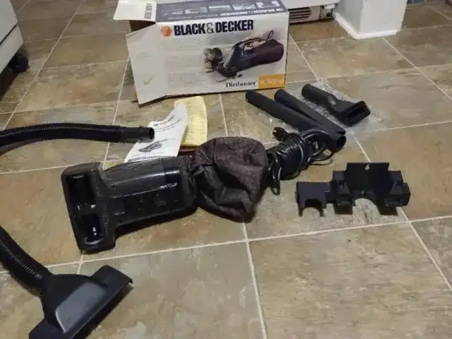 Black And Decker Dirtbuster AC5050-04 in Vacuums in Winnipeg - Image 6