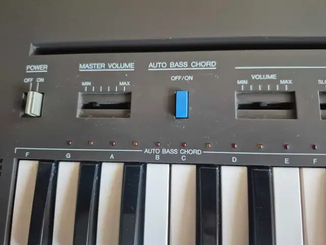 Vintage 1984 Yamaha PCS 30 Keyboard in Pianos & Keyboards in City of Toronto - Image 5