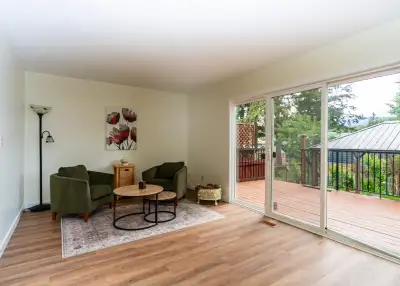 For more information & Photos go to PROPERTYGUYS and enter ID #353561 Updated where it counts. A bla...