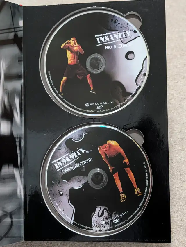 INSANITY Workout Program Deluxe Kit 10 + 3 DVD Set in CDs, DVDs & Blu-ray in Hamilton - Image 9
