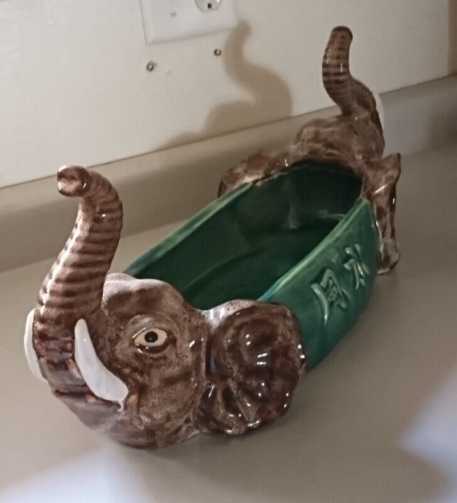 Vintage Large Two Headed Elephant Heavy Ceramic Planter Bowl in Arts & Collectibles in Oshawa / Durham Region - Image 2