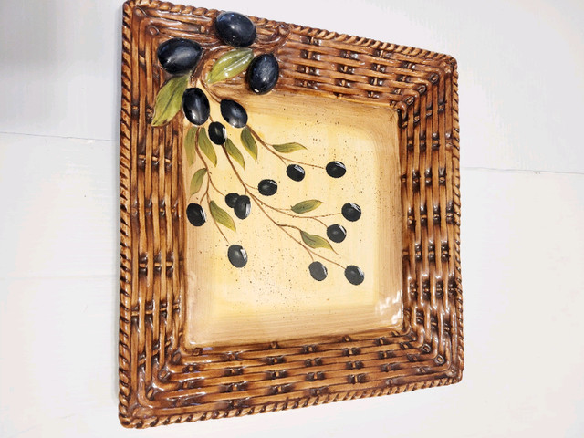 3 Pcs Set Basket Like/ Olive Branch Ceramic Jug & Serving Trays  dans Vaisselle et articles de cuisine  à Ville de Montréal - Image 3