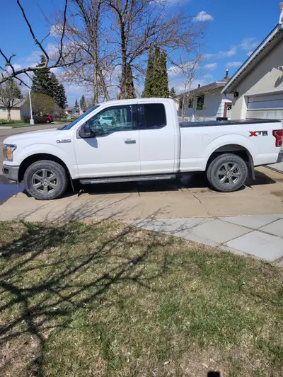 Very clean, 5.0 L, 4x4, towing package, block heater and trickle charger, hard tonneau cover, winter...