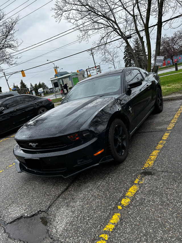 2011 Ford Mustang v6 in Cars & Trucks in City of Toronto