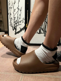 New Sz 12 Men's Adidas Yeezy Slide Flax. $290