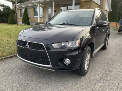 V6 AWC traction intégral, " lock " sur la console pour traction sur les 4 roues. PNEUX HIVER posés....