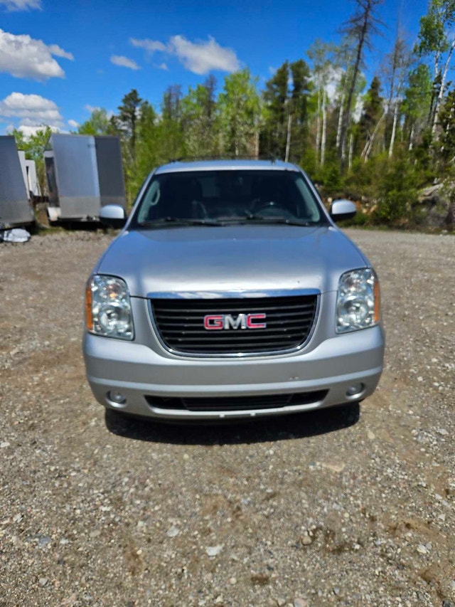 Yukon XL 2014 SLT — photo 2