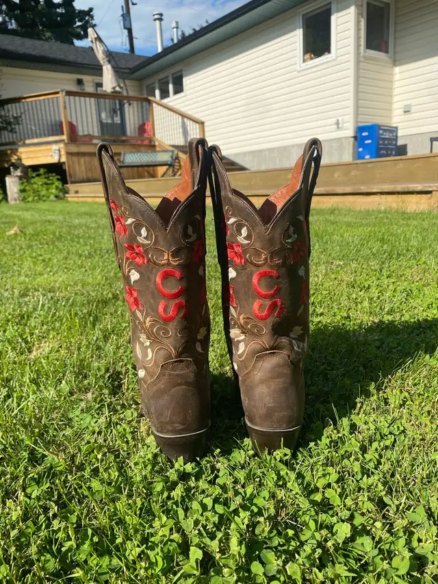 (NEGOTIABLE PRICE) Calgary Stampede Women's Cowboy Boots in Women's - Shoes in Red Deer - Image 4