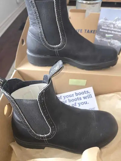 Blundstone Women's Size 9, View more