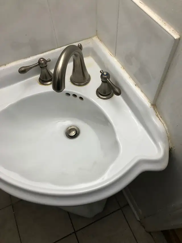 Room for rent in Room Rentals & Roommates in Oshawa / Durham Region - Image 7