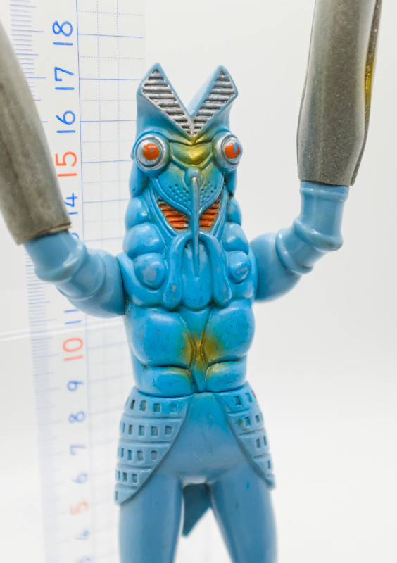 Ultraman Alien Baltan Kaiju sofubi by Tsuburaya Japan 7" in Toys & Games in Burnaby/New Westminster - Image 4