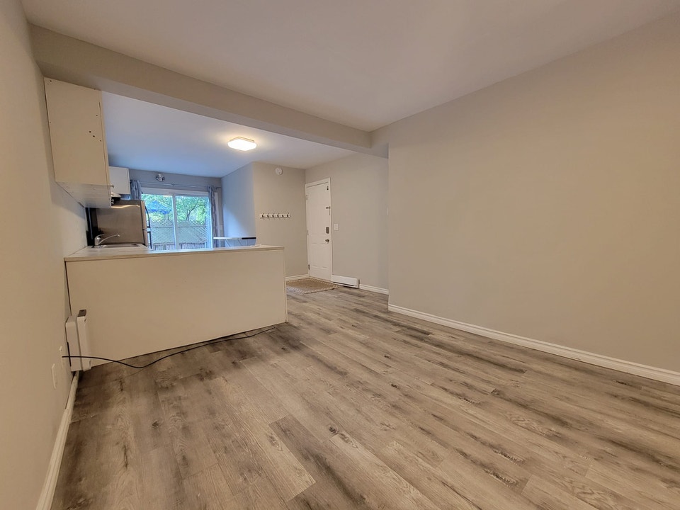 Renovated 3-Bedroom Student Rental–Wortley Village-$1800-Oct 1st 3