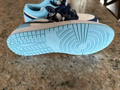 Jordan 1 low, View more