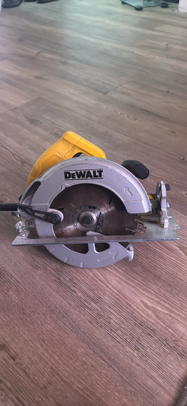 DeWalt dwe 575  7  1/4 “ circular saw  in Power Tools in City of Toronto