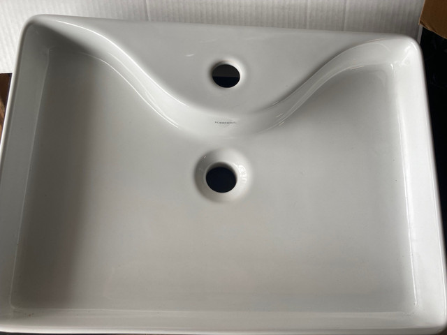 Lavabo neuf 51,5 cmX 37,5 cm, haut 9 cm dans Articles pour la salle de bains  à Ville de Montréal