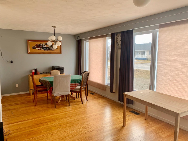 Furnished bright and spacious room for rent in Fisher Heights Room