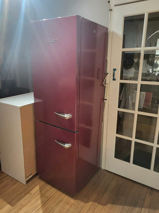 Retro refrigerator in Refrigerators in Pembroke