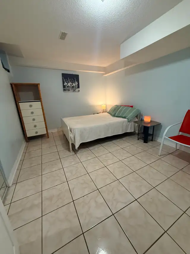 Spacious basement room Brampton Sheridan College