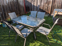 Stylish Outdoor Dining Set - Perfect for Al Fresco Gatherings!