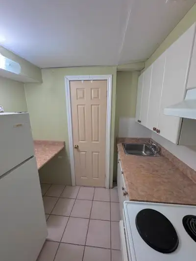Bachelor basement studio @ Brchmnt-Sheppard near DVP/Fairview