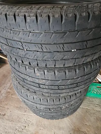 275 60 20 Yokohama geolander all terrain tires be good for 1 season looking to get 200 or best offer...