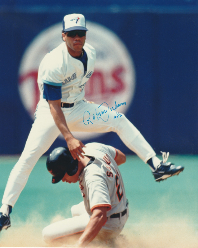 Roberto Alomar Autographed 8 x 10 Glossy picture - Licenced in Arts & Collectibles in Oakville / Halton Region