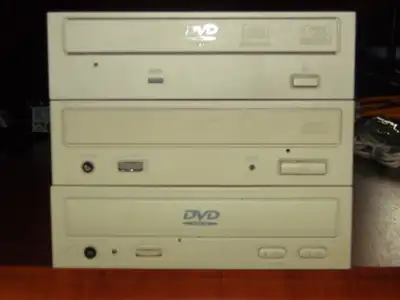 Lecteurs---DVD ROM---Drives., View more