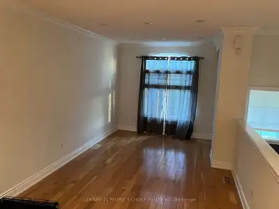 Beautiful 3 bed 2 Bathroom Home, Located In a Hot Spot In The City of Mississauga, Close To Transit,...
