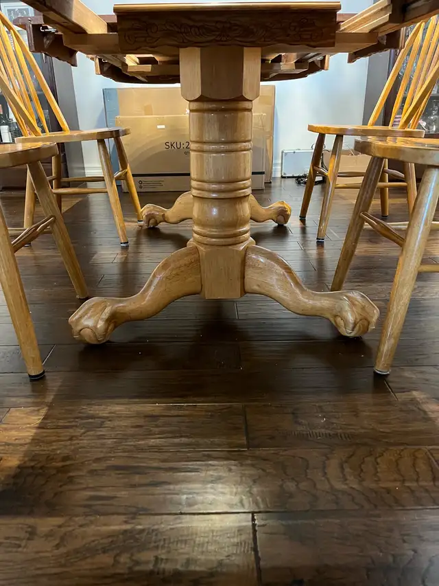 Solid Oak Dining room table and 4 Oak chairs in Dining Tables & Sets in Hamilton - Image 7